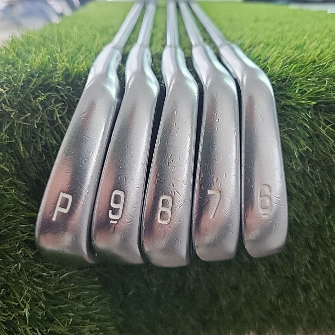 Mizuno JPX 923 Tour Iron Set 6-PW Project X 6.5 Extra Stiff Shafts