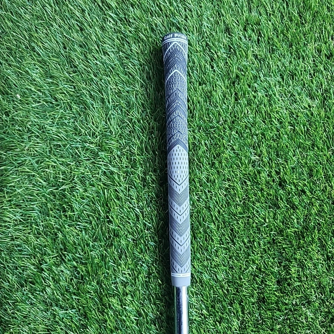 Taylormade P750 #4 Iron / 23 Degree / X-Flex Project X Steel Shaft