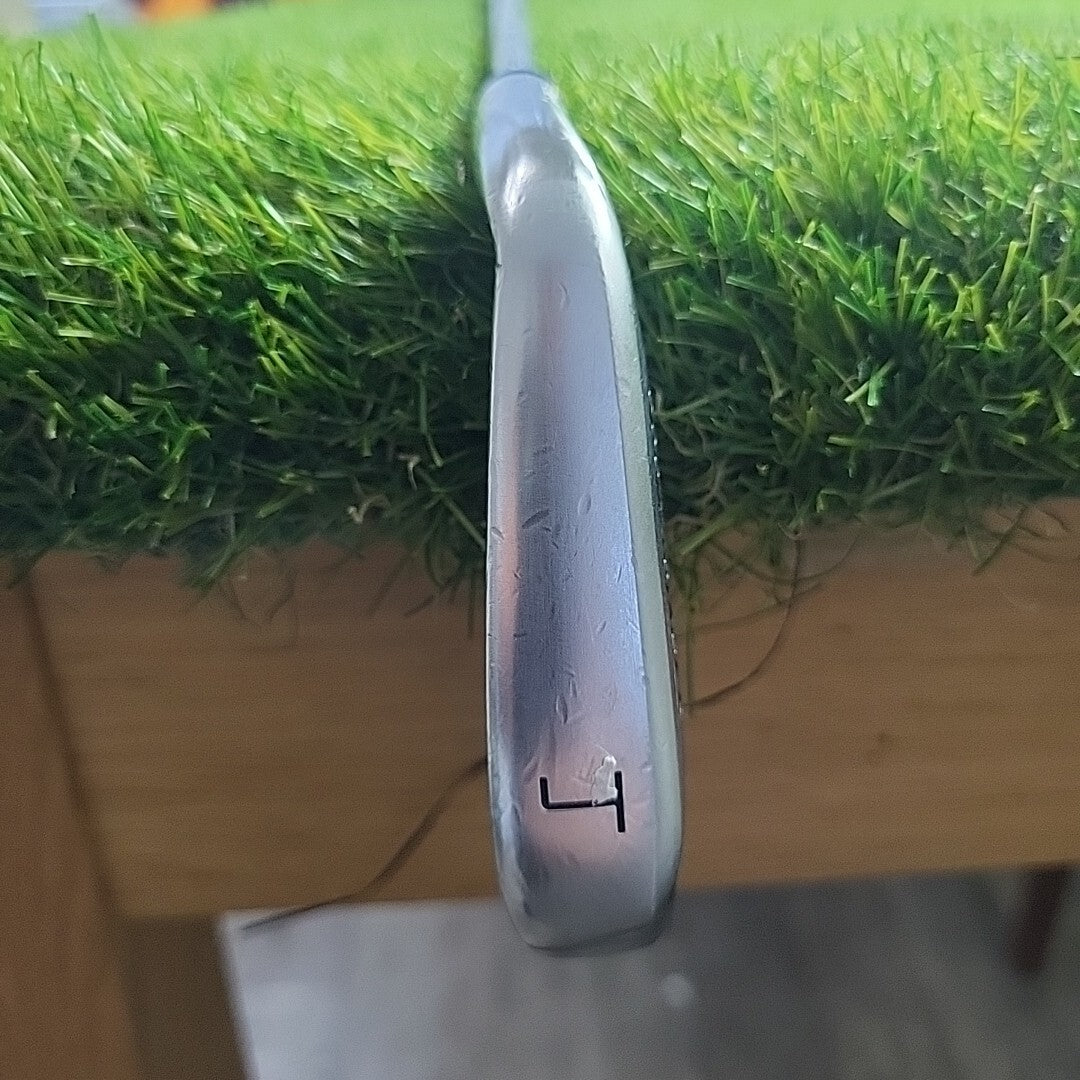 Taylormade P750 #4 Iron / 23 Degree / X-Flex Project X Steel Shaft