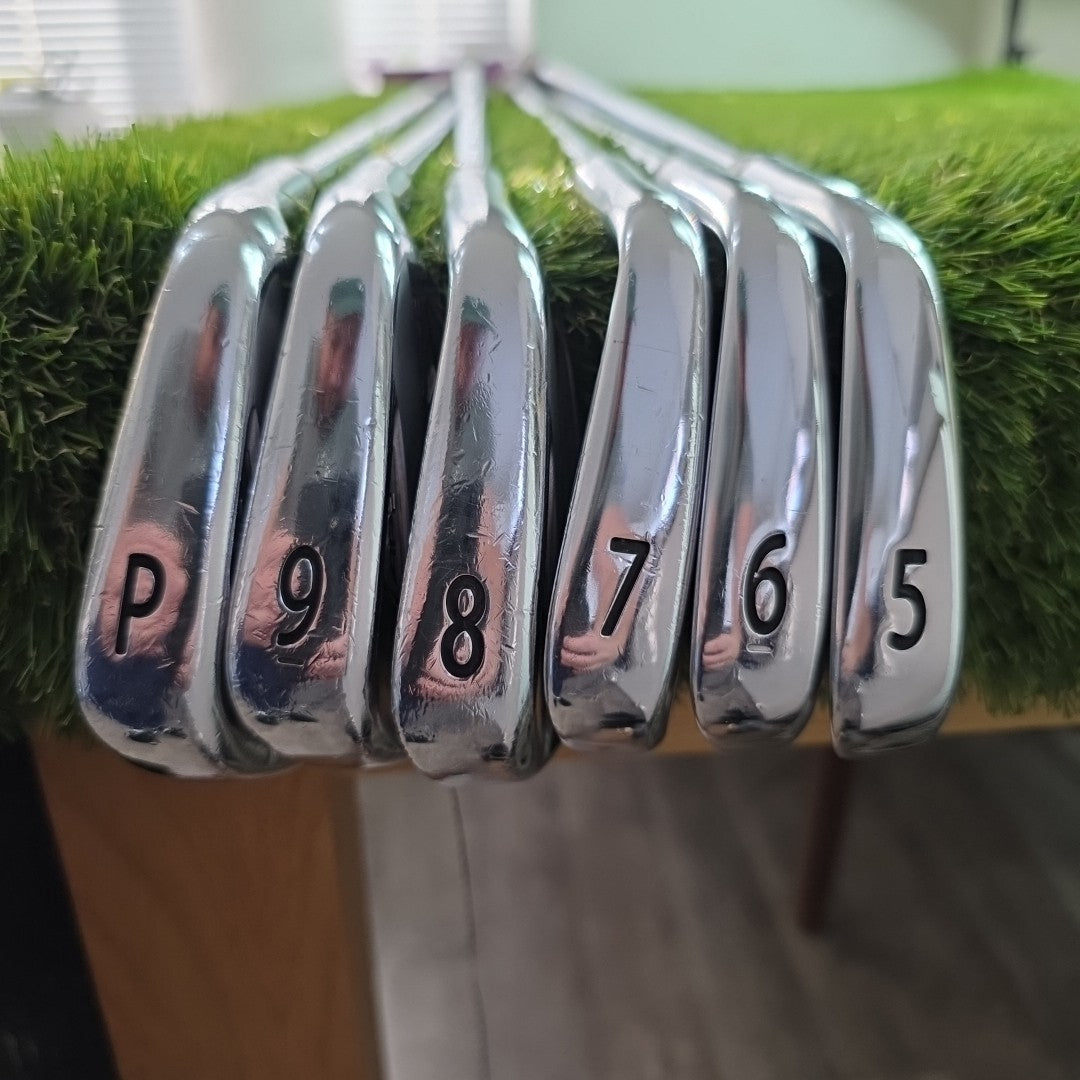 Titleist 718 AP2 Iron Set 5-PW AMT Red Regular Flex Shafts