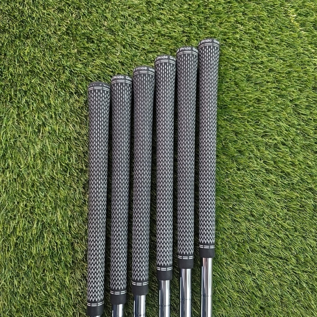 Titleist 718 AP2 Iron Set 5-PW AMT Red Regular Flex Shafts