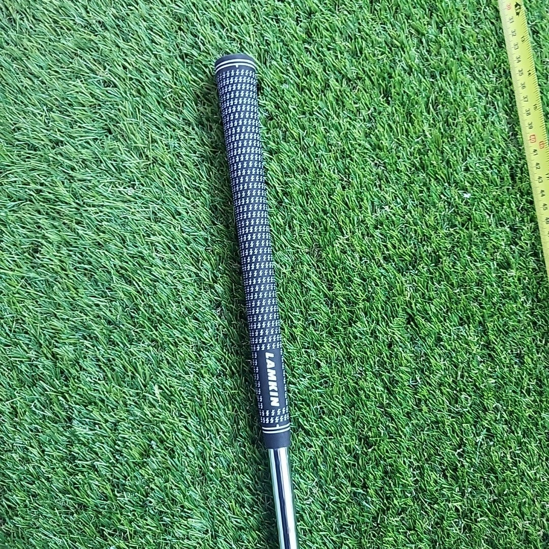 Cleveland Launcher HB Pitching Wedge Dynamic Gold Regular Flex Midsize Grip 