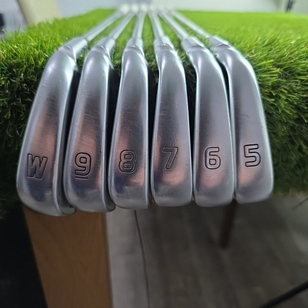 Ping i500 Iron Set 5-PW Black Dot Project X 5.5 Regular Flex Shaft Midsize Grips
