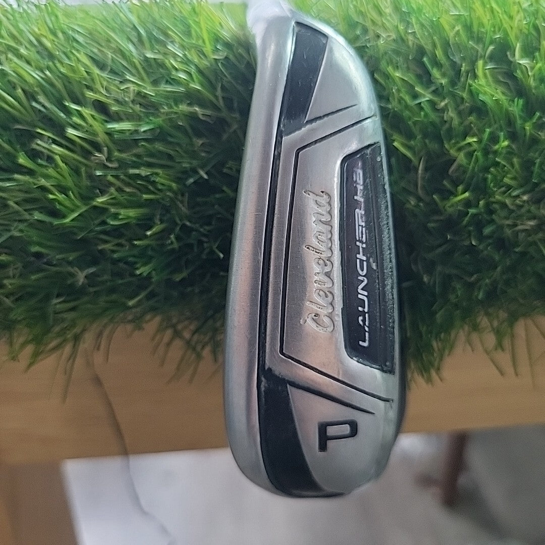 Cleveland Launcher HB Pitching Wedge Dynamic Gold Regular Flex Midsize Grip 