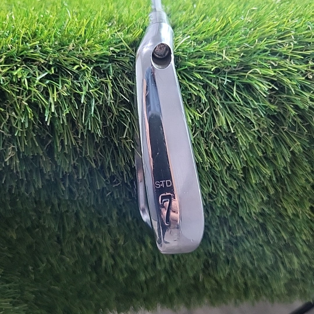 Srixon Z785 7 Iron Modus Tour 120 Stiff Left Handed Demo