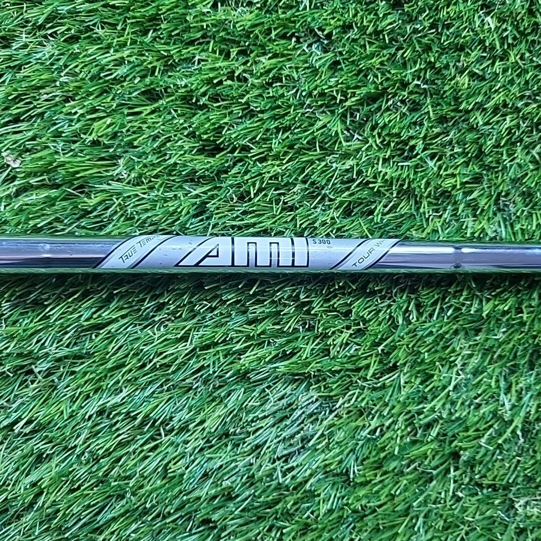 Mizuno T20 45 Degree Wedge 3/4 Inch Longer AMT Tour White Stiff Shaft *NEW GRIP*