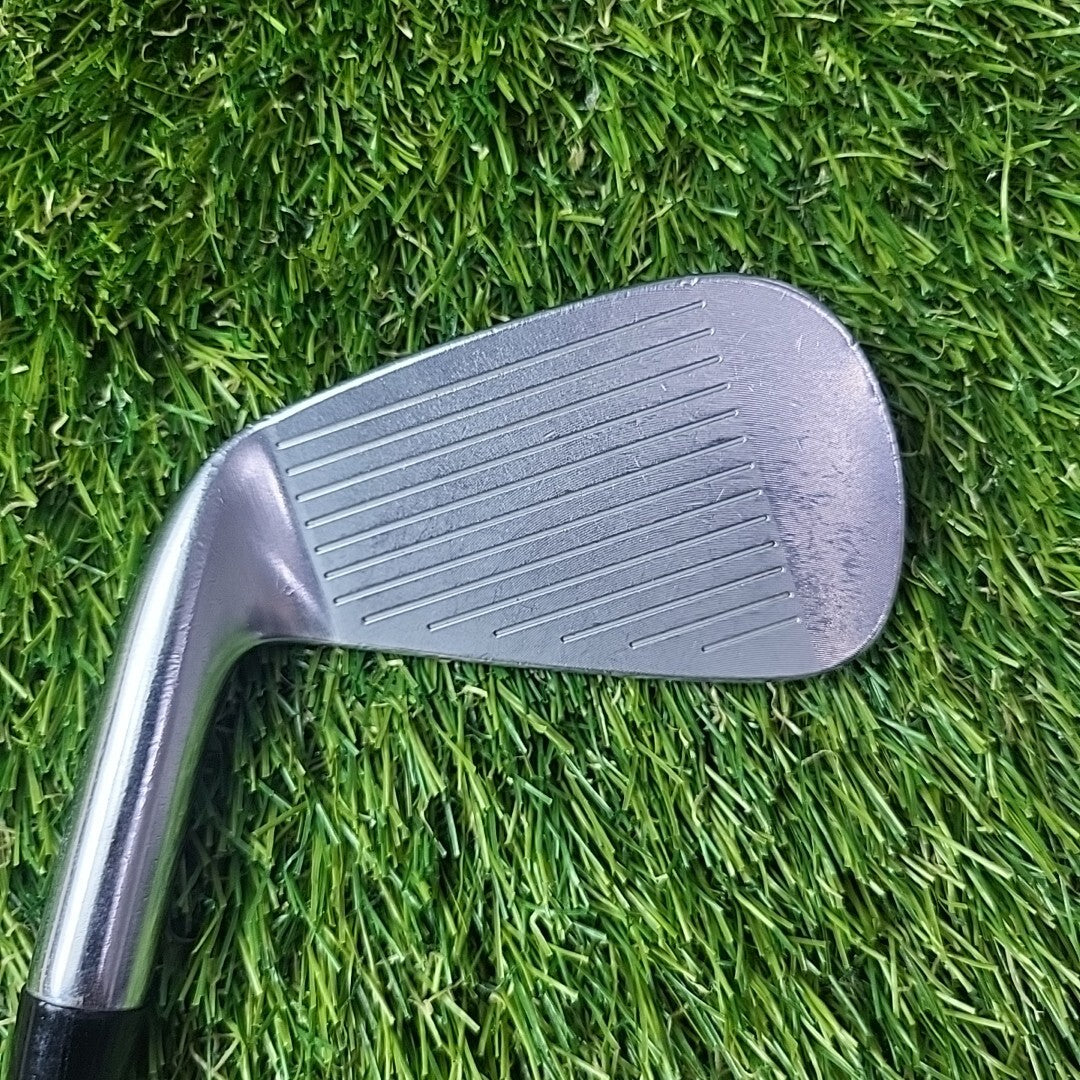 Taylormade P750 #4 Iron / 23 Degree / X-Flex Project X Steel Shaft