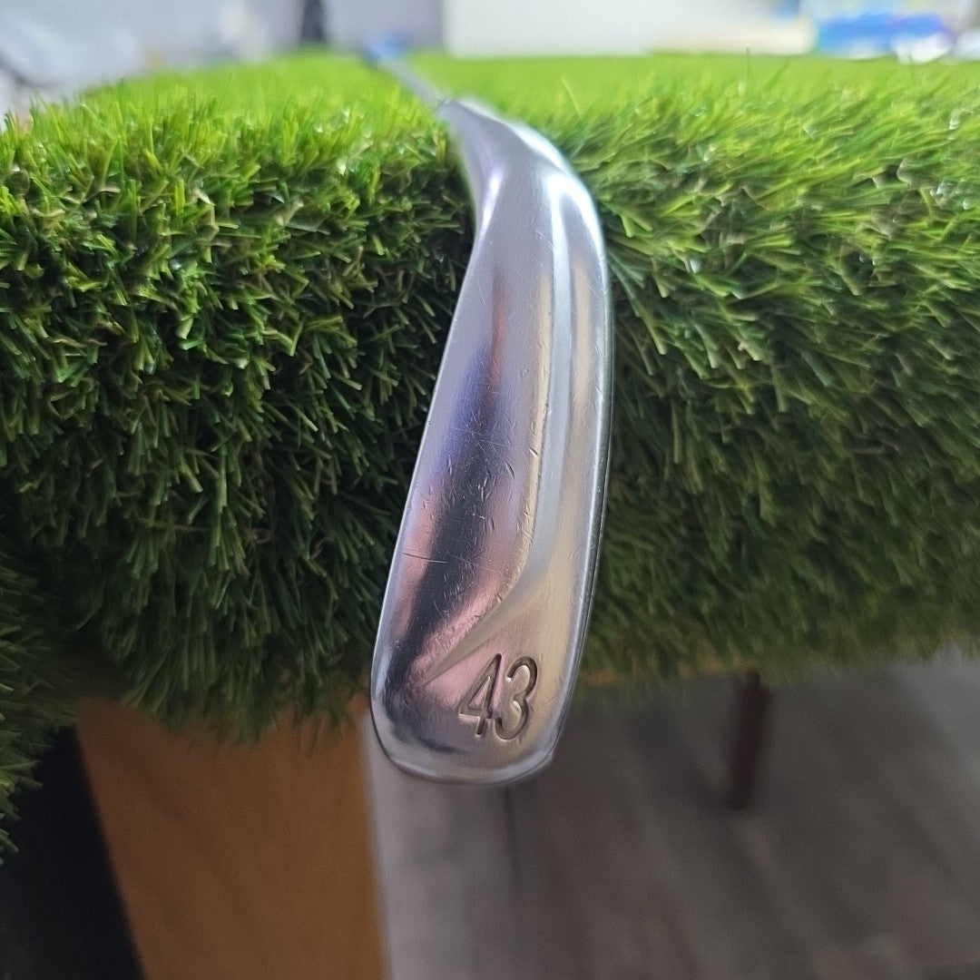 Titleist T400 43 Degree Wedge Fubuki 55 Regular Flex Graphite Shaft