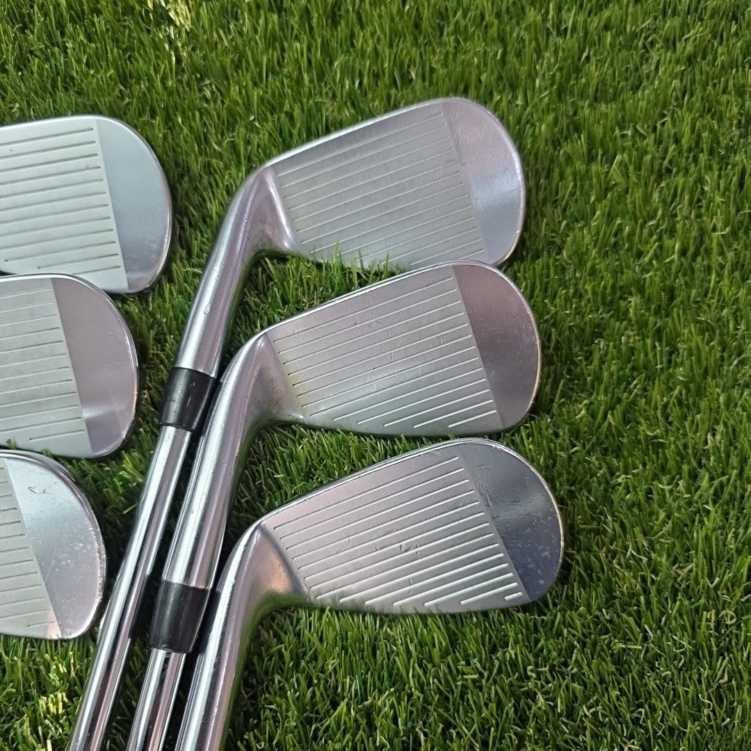 Titleist 718 AP2 Iron Set 5-PW AMT Red Regular Flex Shafts